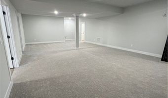 825 Club Dr W, Aurora, OH 44202