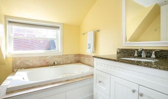 1 Seaview Ave 4, Newport, RI 02840