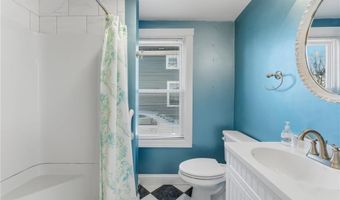 200 Narragansett Ave, East Providence, RI 02915