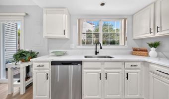 6576 MEDINAH Ln, Alexandria, VA 22312