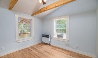 8 Magnolia Ln, Starks, ME 04911
