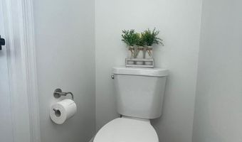 241 FLINT HILL Rd, Alburtis, PA 18011