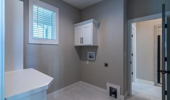 935 168th Ter, Basehor, KS 66007