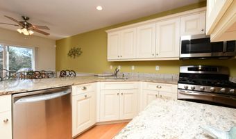 2 Candleberry Ct 2, Bourne, MA 02532