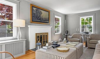 7 Florence Ave, Newport, RI 02840