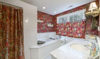 1642 Deerfield Ct, Cheshire, CT 06410