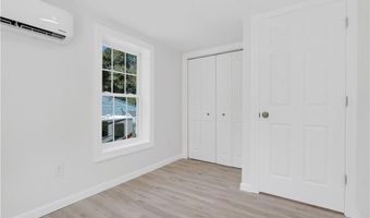 78 School St, North Smithfield, RI 02876