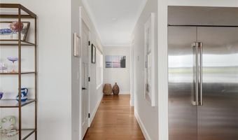 5 Hampden St, Barrington, RI 02806