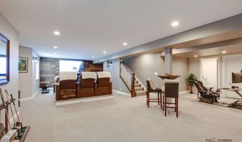 705 N Kaspar Ave, Arlington Heights, IL 60004