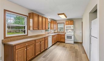 868 Oakwood Dr, Anoka, MN 55303