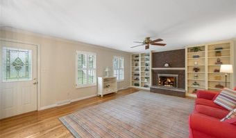 114 Breezeview Dr, Ballwin, MO 63021