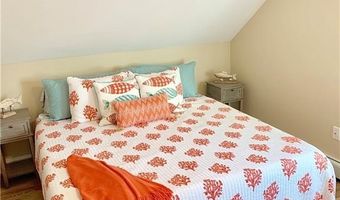 13 Lucas Ave, Newport, RI 02840
