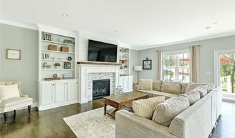 1 W Farm Rd, Smithfield, RI 02917