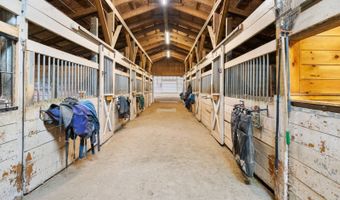 802 QUEEN ANN Rd, Amsterdam, NY 12010