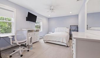 19 Sunset Rd W, Albertson, NY 11507