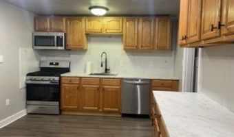 33 Holbrook St, Ansonia, CT 06401