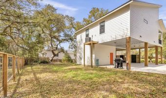 218 Thomas St, Bay St. Louis, MS 39520