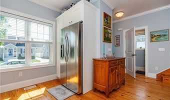 19 Eustis Ave, Newport, RI 02840