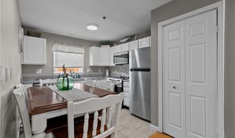 231 Maple Ave 203, Newport, RI 02840