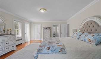 60 Ayrault St, Newport, RI 02840