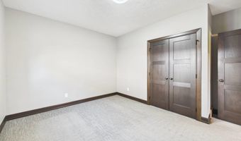 1701 W River Bend St, Brandon, SD 57005