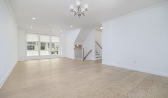 15 E Cross Trl 15, Danbury, CT 06810