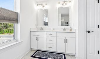 1 Melinda Ct, Bayville, NJ 08721