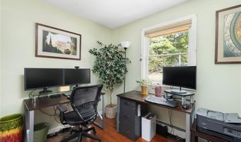 4 Wabasso Ter, Middletown, RI 02842