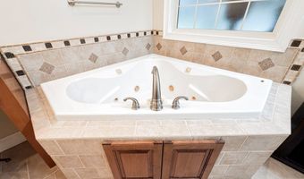 353 Alapaha River Dr, Alapaha, GA 31622