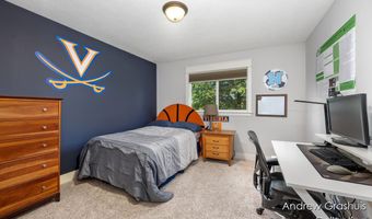 10 Fox Point Ct, Ada, MI 49301