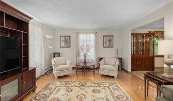 15 Secluded Dr, Narragansett, RI 02882