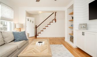 33 Slocum St, Newport, RI 02840