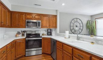 6 Connie Ln, Bella Vista, AR 72715