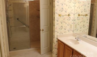 4 Gatehouse Ct, Asheville, NC 28803