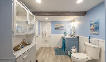 830 DIVISION St SE, Bandon, OR 97411