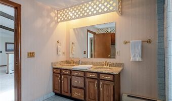 9 Apache Ln, Cumberland, RI 02864
