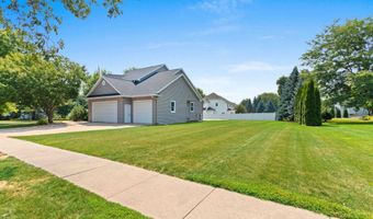 321 E APPLE CREEK Rd, Appleton, WI 54913
