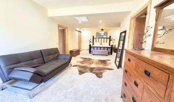 300 Round Up Ln, Bakersfield, MO 65609