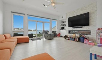 1 Victoria Dr, Amityville, NY 11701
