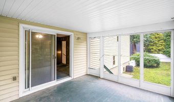 19 Galloping Cir, Belford, NJ 07718