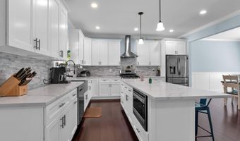 1352 Anchor Ave, Beachwood, NJ 08722