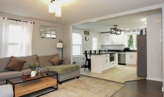 150 Hathaway Rd, Acushnet, MA 02743