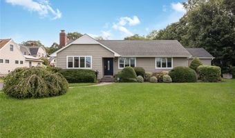 18 Central Ave, Amityville, NY 11701