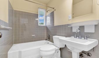 10228 FARNHAM Dr, Bethesda, MD 20814