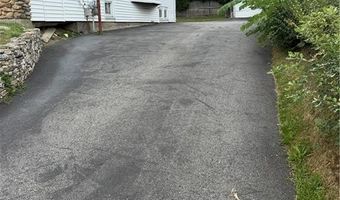 117 W Main Rd, Middletown, RI 02842