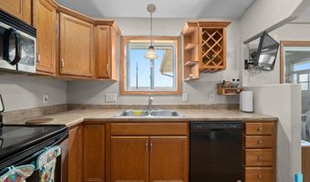 220 S Augusta Ave, Brandon, SD 57005