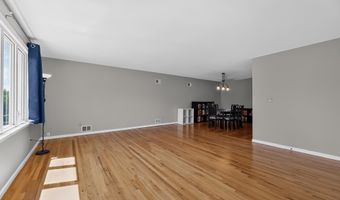 7 Gregg Ln, Bayonne, NJ 07002