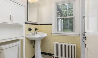 91 Blackstrap Rd, Falmouth, ME 04105