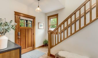 157 NW Black Hawk Ave, Bend, OR 97703