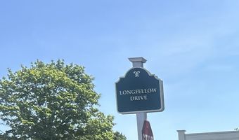 614 Longfellow Dr 614, Branford, CT 06405